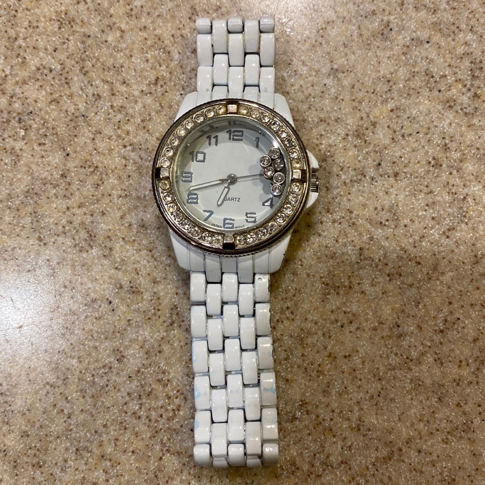Women’s quartz white metal band watch With moving crystals